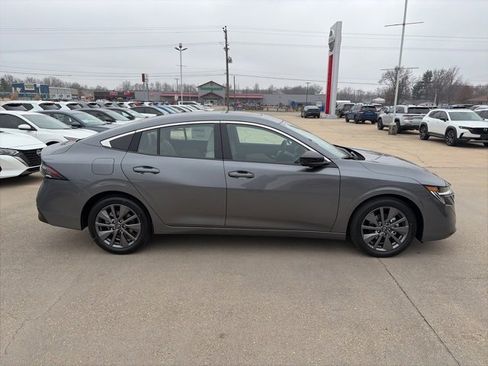 New 2026 Nissan Sentra SL w/ Floor Mat Package image 7