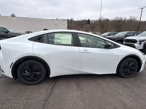 New 2026 Toyota Prius LE image 7