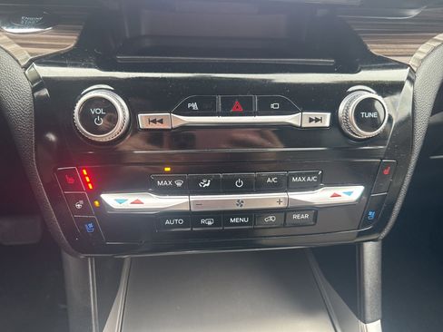 Used 2023 Ford Explorer Limited w/ Equipment Group 301A image 34