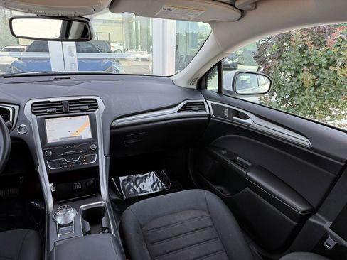 Used 2020 Ford Fusion SE FWD image 22