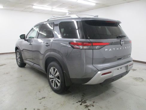 New 2025 Nissan Pathfinder SL image 3