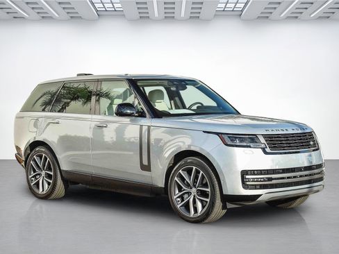 Certified 2025 Land Rover Range Rover SE image 3