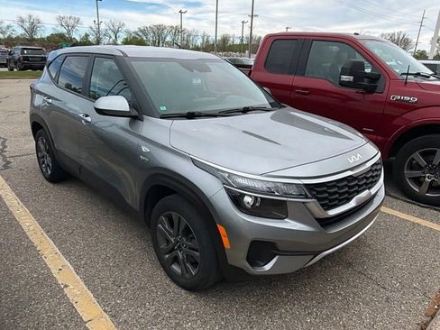 Used 2023 Kia Seltos LX AWD/4WD image 3