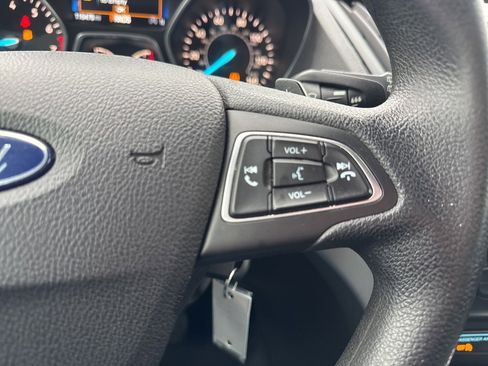 Used 2017 Ford Escape SE image 32
