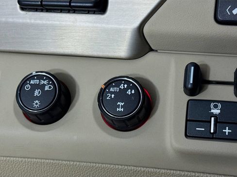 Used 2015 GMC Yukon Denali w/ Premium Package AWD/4WD image 13