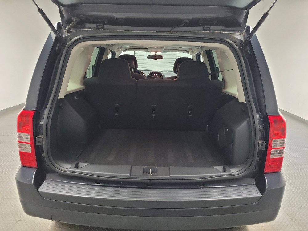 Used 2014 Jeep Patriot Latitude w/ Sun/Sound Group AWD/4WD image 29
