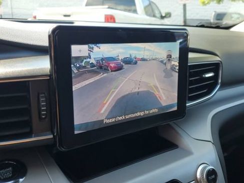 Used 2023 Ford Explorer XLT w/ Equipment Group 202A AWD/4WD image 12