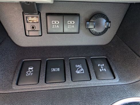 Used 2018 Toyota Highlander Limited AWD/4WD image 24