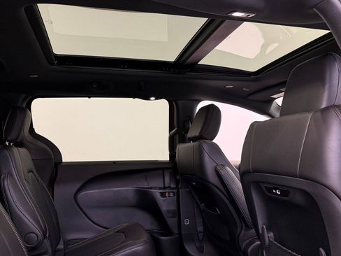 New 2026 Chrysler Pacifica Select image 9