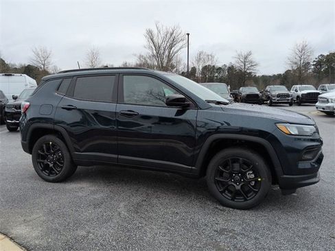 New 2026 Jeep Compass Latitude image 2
