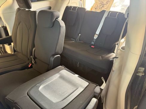 Used 2018 Chrysler Pacifica Touring Plus image 26