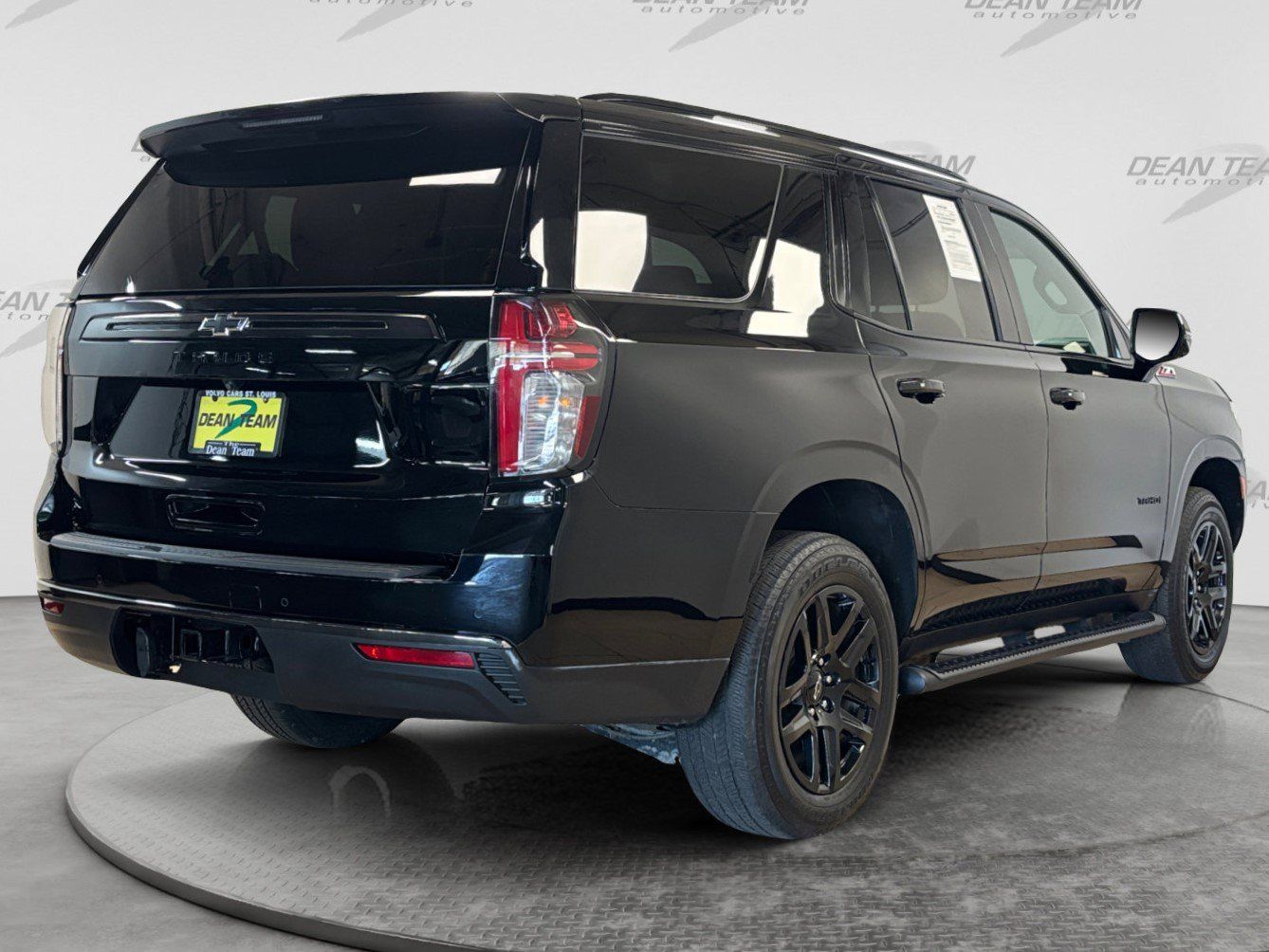 Used 2022 Chevrolet Tahoe Z71 w/ Luxury Package AWD/4WD image 4