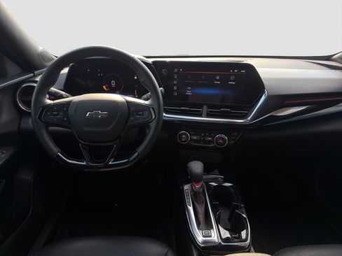 Used 2025 Chevrolet Trax RS w/ Driver Confidence Package FWD image 14