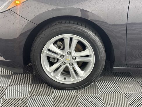 Used 2017 Chevrolet Cruze LT w/ Convenience Package FWD image 12