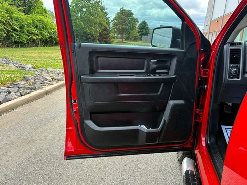 Used 2018 RAM 1500 Express AWD/4WD image 8