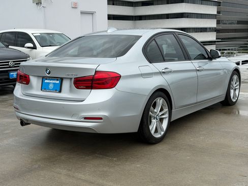 Used 2017 BMW 320i Sedan RWD image 9