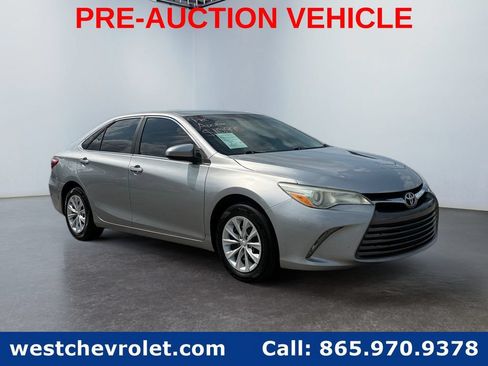 Used 2015 Toyota Camry LE FWD image 1