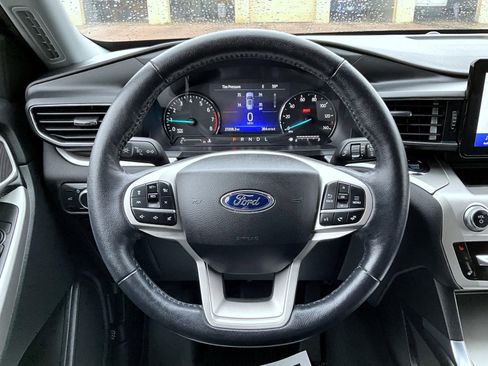 Used 2022 Ford Explorer XLT w/ Equipment Group 202A image 13