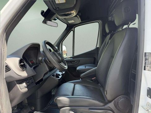 Used 2024 Mercedes-Benz Sprinter 2500 image 17