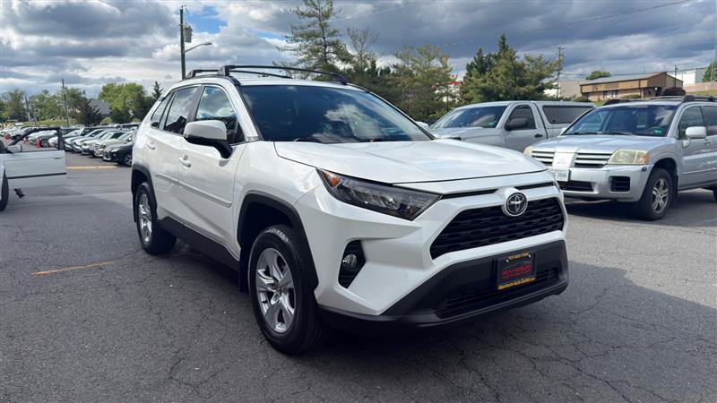 Used 2021 Toyota RAV4 XLE AWD/4WD image 3
