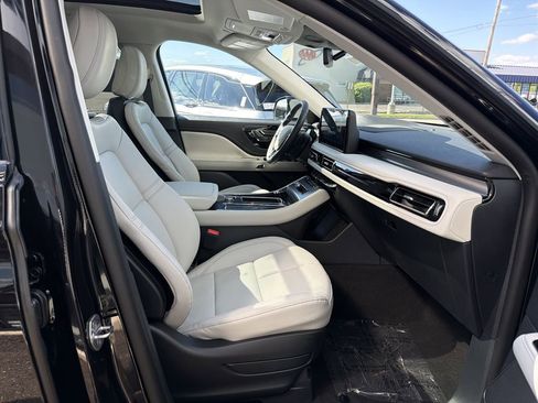 New 2026 Lincoln Aviator AWD image 7