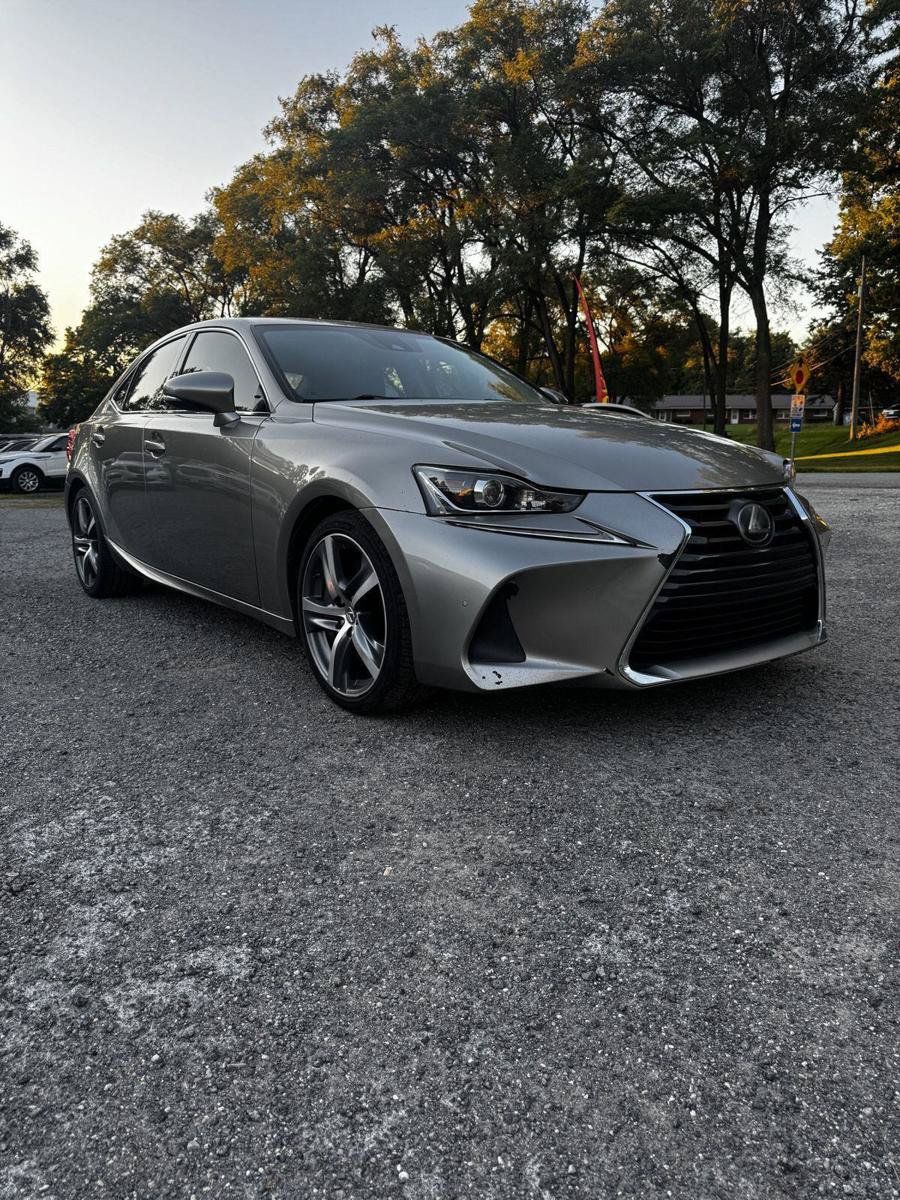 Used 2017 Lexus IS 200t w/ Premium Package RWD image 2