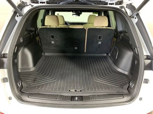 Used 2023 Jeep Grand Cherokee Limited w/ Luxury Tech Group II AWD/4WD image 29