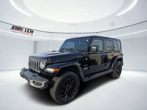 Used 2023 Jeep Wrangler Unlimited Sahara w/ Cold Weather Group AWD/4WD image 7