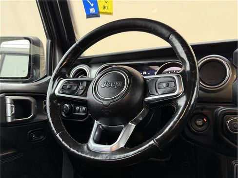 Used 2020 Jeep Gladiator Overland image 8