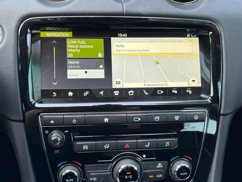 Used 2018 Jaguar XJ R-Sport image 39