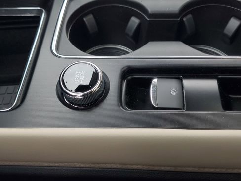 New 2026 Lincoln Corsair Premiere image 24