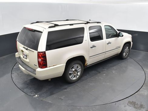 Used 2010 Chevrolet Suburban LTZ image 38