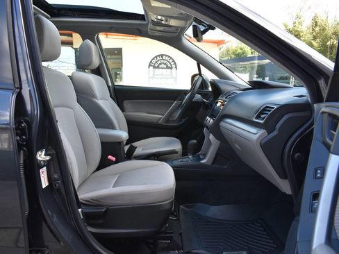 Used 2018 Subaru Forester 2.5i Premium w/ All-Weather Package image 8