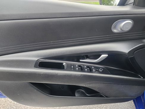 Used 2021 Hyundai Elantra SEL image 19