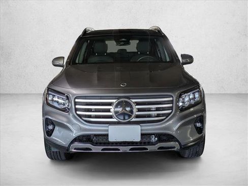 Used 2025 Mercedes-Benz GLB 250 4MATIC image 5