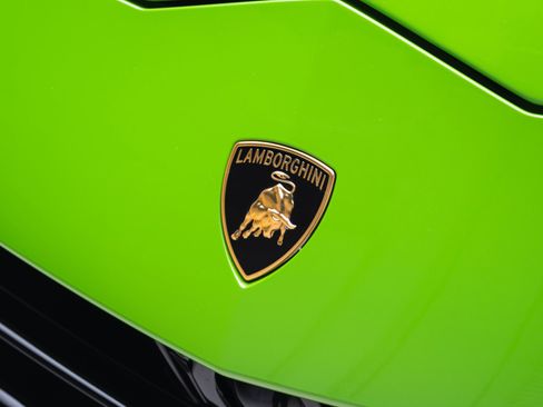 Used 2023 Lamborghini Urus Performante AWD/4WD image 12