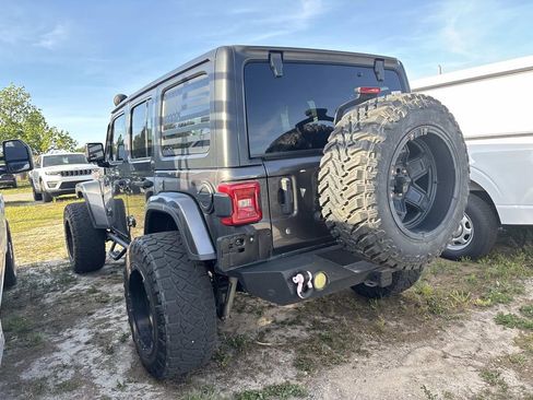 Used 2018 Jeep Wrangler Unlimited Sahara AWD/4WD image 5