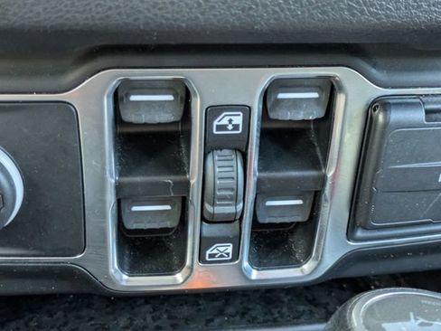 Used 2024 Jeep Wrangler Unlimited AWD/4WD image 24