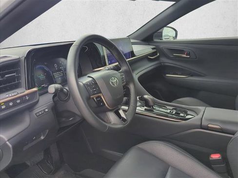 Certified 2025 Toyota Crown Signia XLE image 12