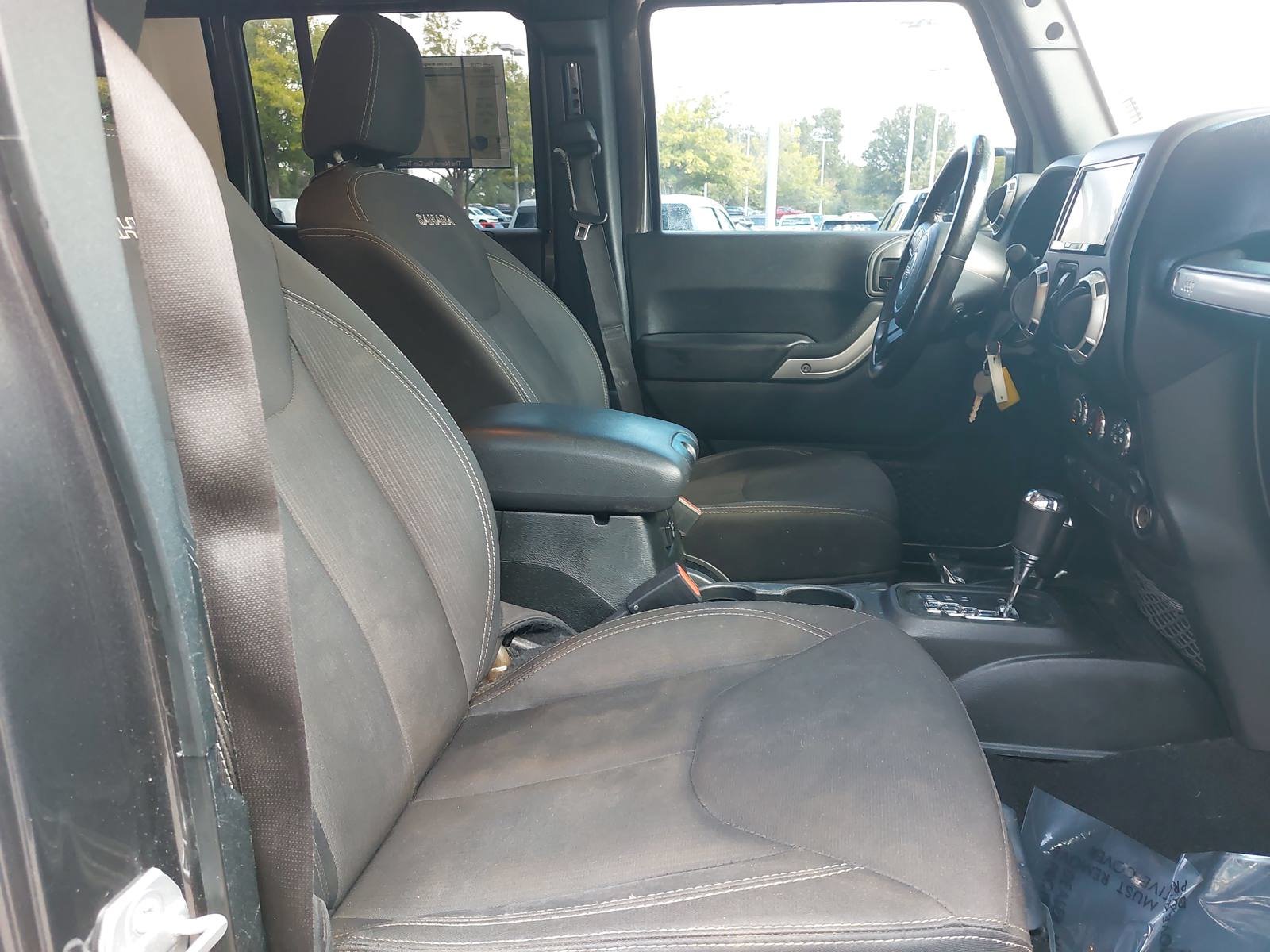 Used 2018 Jeep Wrangler Unlimited Sahara AWD/4WD image 10