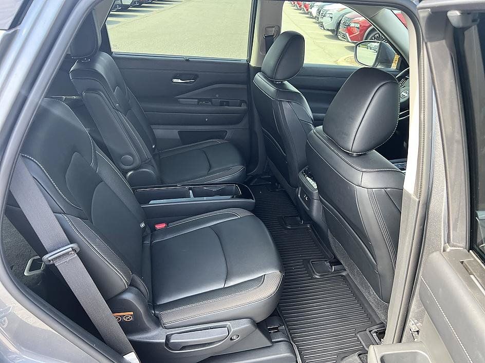Certified 2024 Nissan Pathfinder SL w/ SL Premium Package FWD image 16