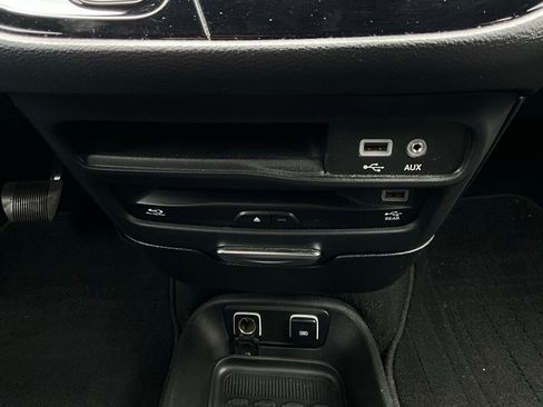 Used 2020 Chrysler Pacifica Touring-L Plus w/ S Appearance Package image 26