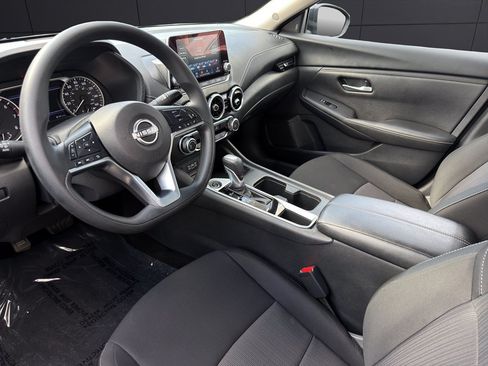 Used 2025 Nissan Sentra SV FWD image 10