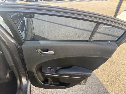 Used 2019 Dodge Charger SXT w/ Leather Interior Group RWD image 16