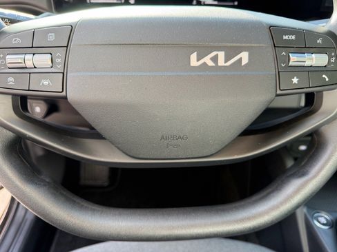 Used 2025 Kia K4 FWD image 29
