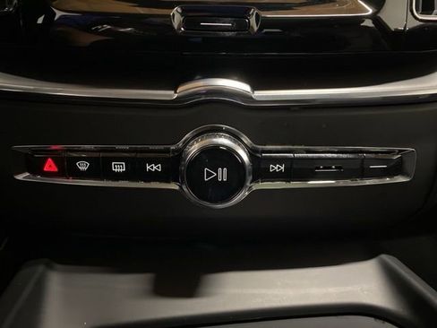 Used 2025 Volvo XC60 B5 Core image 53