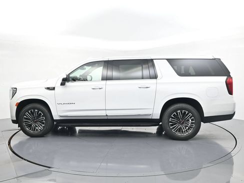 Used 2022 GMC Yukon XL SLT w/ SLT Premium Package AWD/4WD image 3