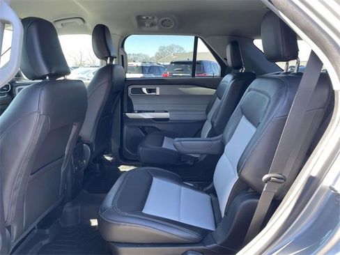 Certified 2022 Ford Explorer XLT w/ Equipment Group 202A image 11