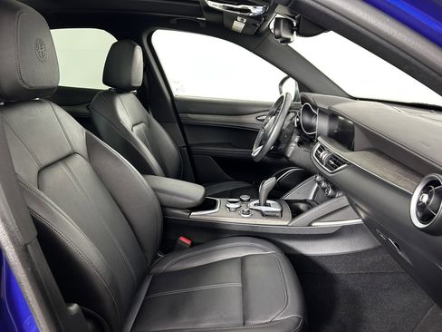 Used 2022 Alfa Romeo Stelvio Ti AWD/4WD image 10