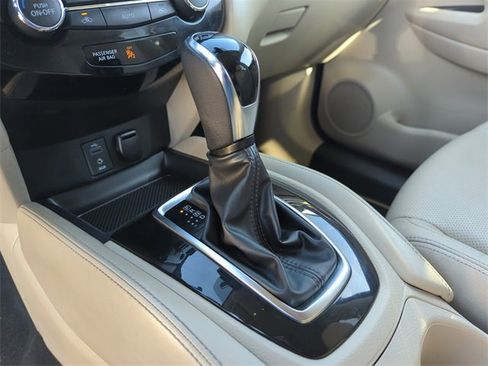 Used 2017 Nissan Rogue SL image 37